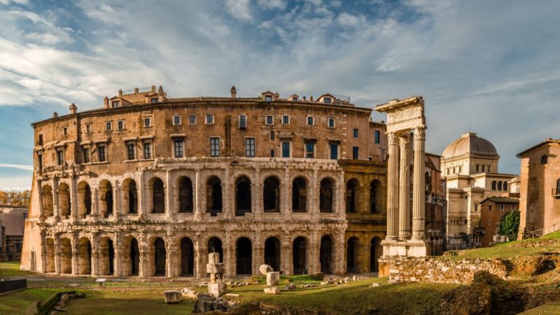 Exploring the Ancient Ruins of Rome